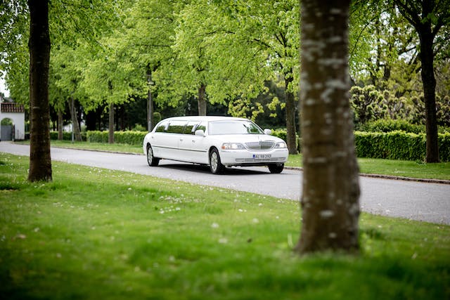 What To Expect When Hiring A Limo Service